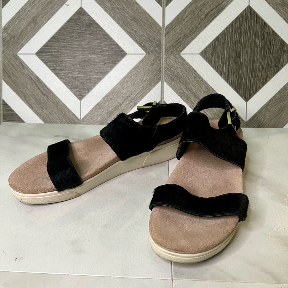 Kenneth Cole calf hair lake platform sandals size 7.5 black